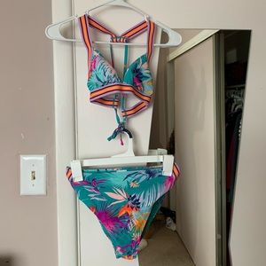 Super cute, high waisted, high cut bikini!